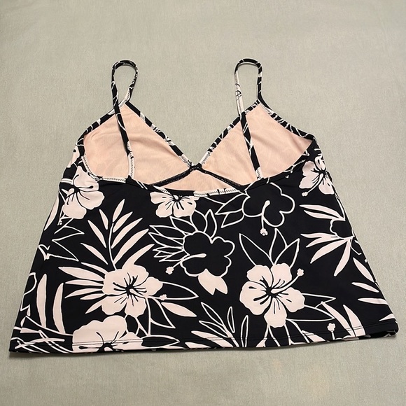 Old Navy Swimsuit Top. - Picture 3 of 10